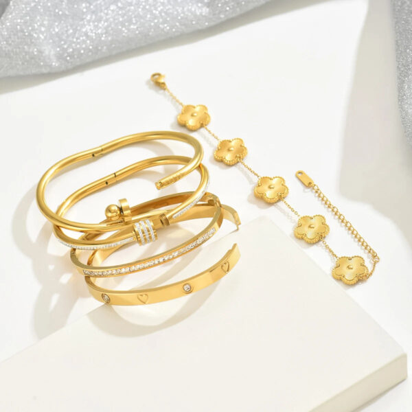 Elegant Four-Leaf Clover Stainless Steel Bangle